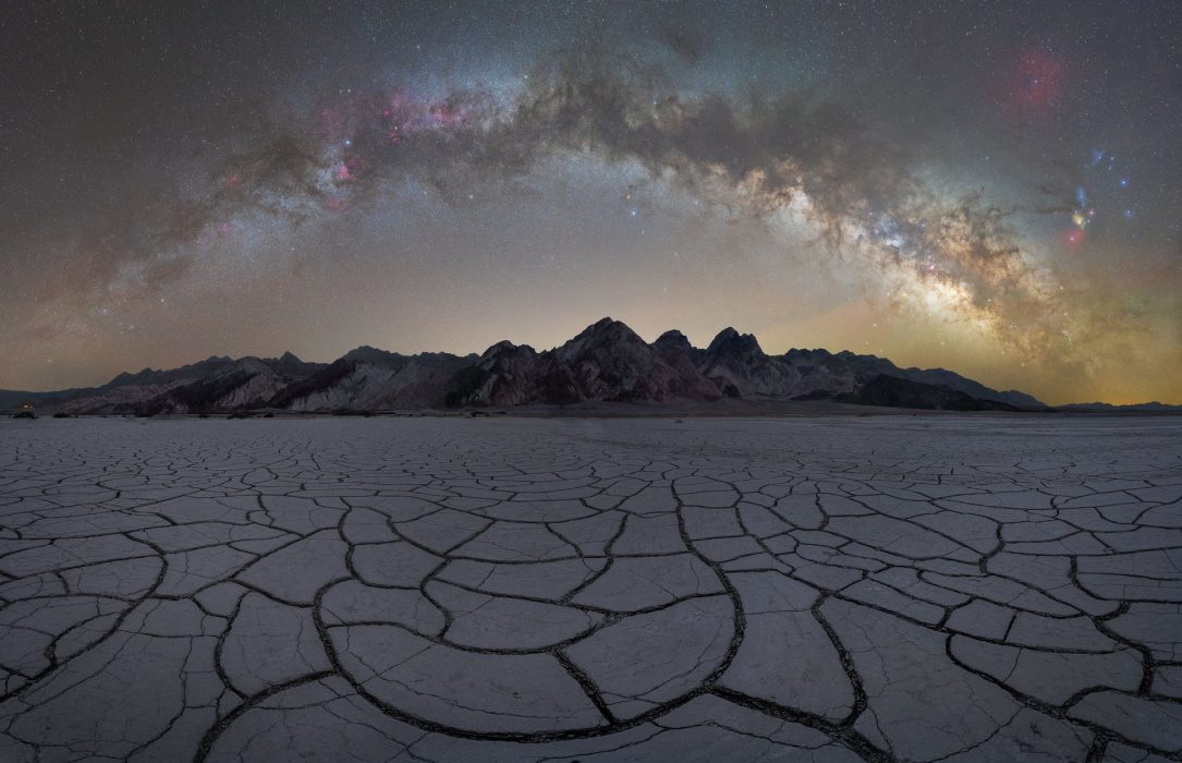 Death-Valley-Milky-Way-Mud-Cracks.jpg